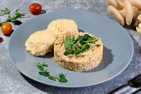 Куриные тефтельки с птитимом в сливочно-грибном соусе