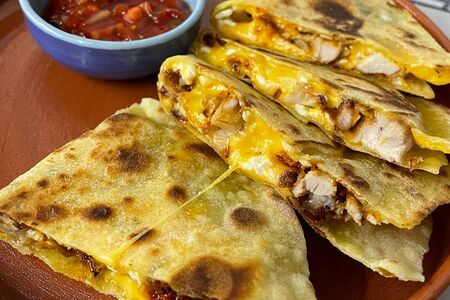 Кесадилия с цыпленком