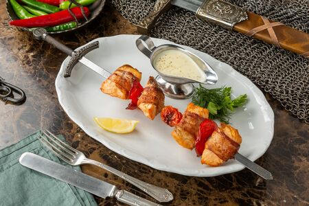 Шашлык из лосося в беконе