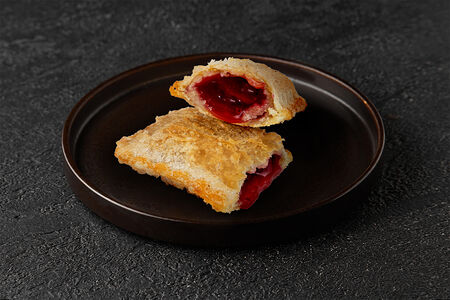 Вишневый пирожок