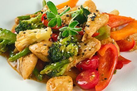 Индейка в кисло-сладком соусе с овощами