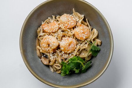 Сливочная лапша с креветками