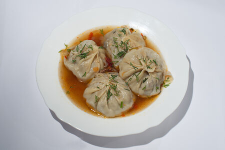 Большие манты с бульоном