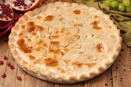 Пирог с яблоком и малиной