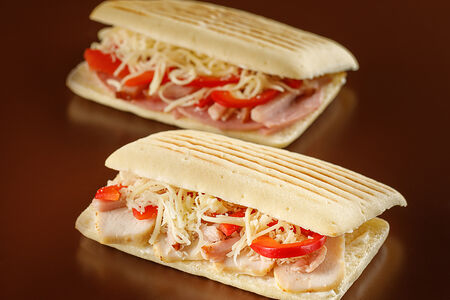 Панини с курицей и беконом