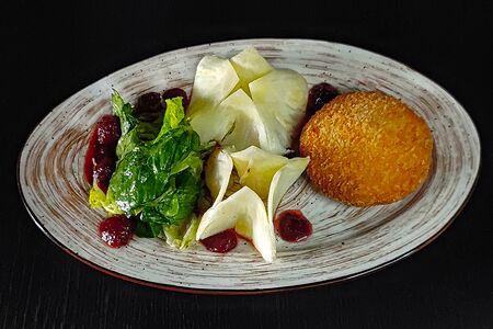 Камамбер жареный с конфитюром