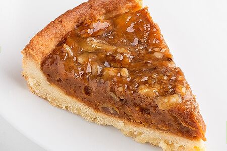 Пирог с орехами и курагой