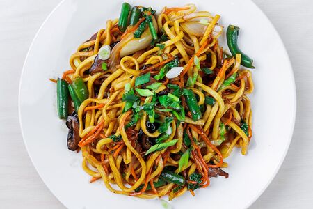 Яичная лапша с овощами