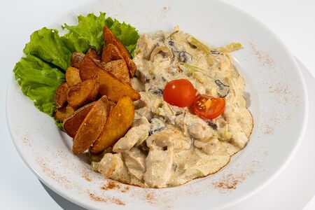 Фрикасе из курицы с картофельными дольками