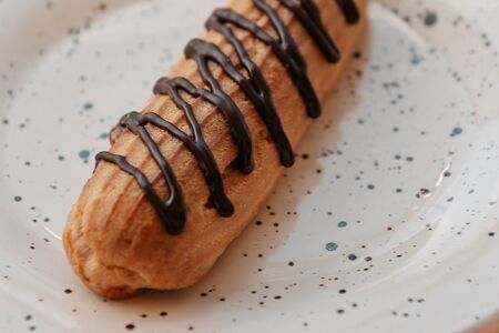 Эклер со сгущенкой