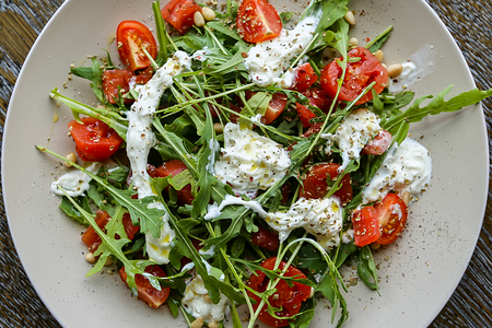 Салат со страчателлой