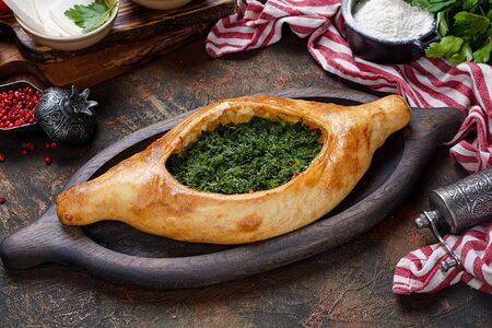 Хачапури по-аджарски со шпинатом