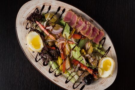 Нисуаз с жареным тунцом