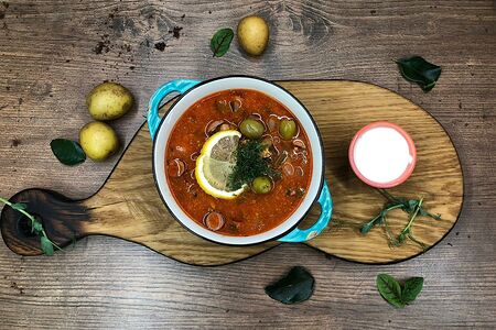 Солянка мясная со сметаной