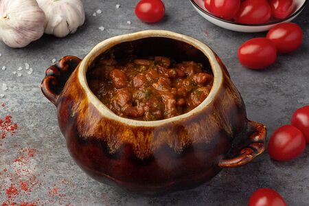 Лобио в горшочке с орехами