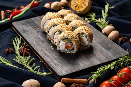 Лосось в кунжуте