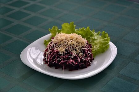 Свекла с чесноком и сыром