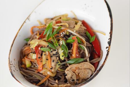 Лапша соба со свининой в кисло-сладком соусе