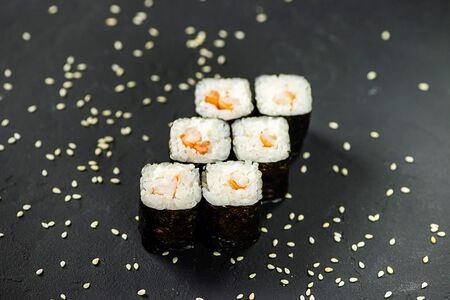 Ролл со сливочной креветкой