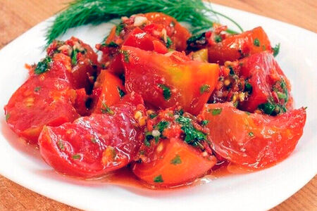 Салат с помидорами по-грузински