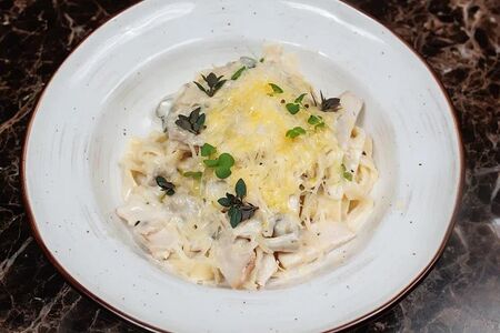 Паста с курицей и грибами