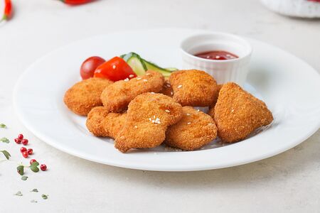 Наггетсы куриные с кетчупом