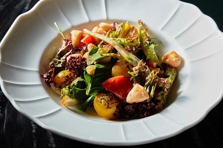 Салат с кальмаром лолиго и артишоками