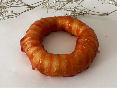 Пончик с клубникой