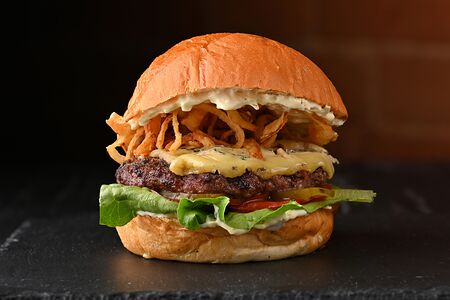 Бургер блю чиз с луком фри Халяль