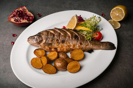 Форель, запеченная с мини-картофелем