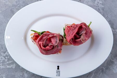 Брускетта с ростбифом