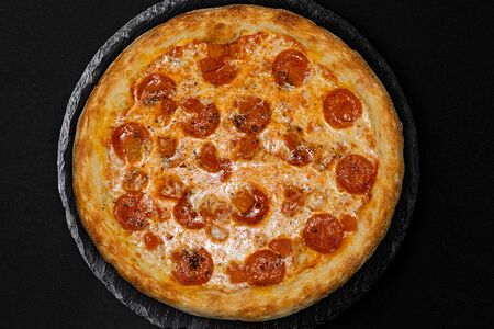 Пепперони с томатами