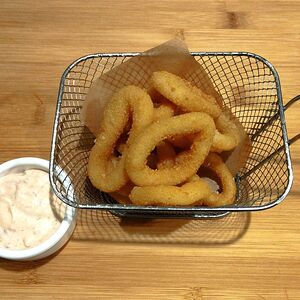 Кольца кальмара фри с соусом тартар