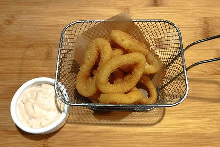 Кольца кальмара фри с соусом тартар