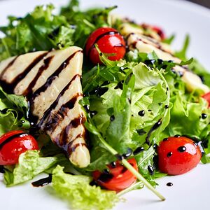 Салата мэ халуми