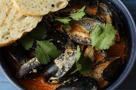 Мидии Том ям