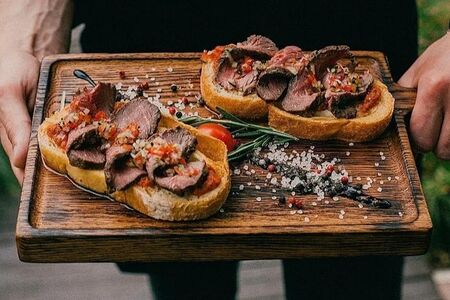 Брускетта с ростбифом