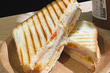 Сэндвич с ветчиной маленький