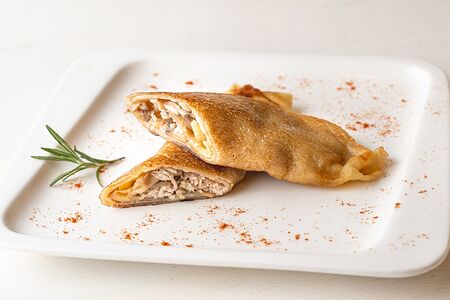 Блин с отварной курицей, грибами и сыром