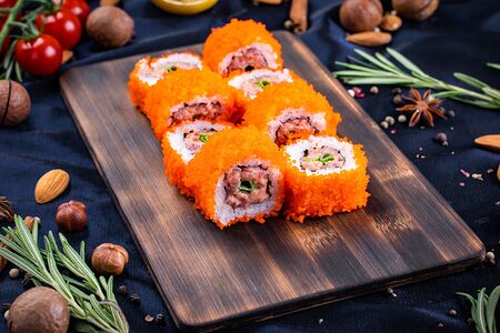 Ролл с тартаром из тунца