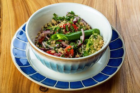 Овощной салат по-грузински с орехами