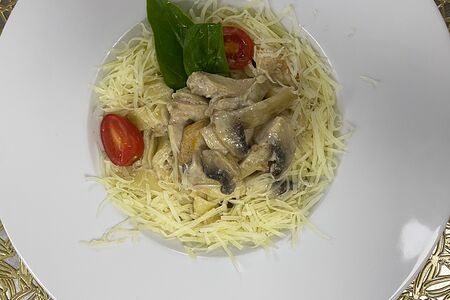 Феттуччине с курицей и грибами