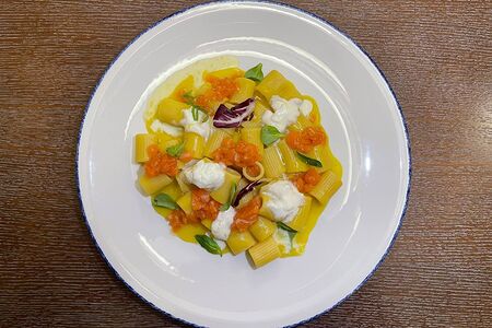 Медзи ригатони с тартаром из лосося