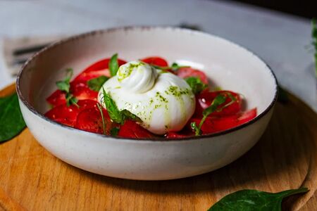 Томаты с фермерским сыром