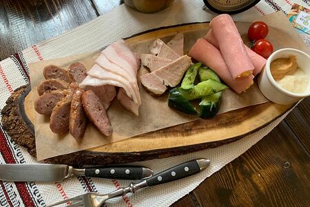 Мясная тарелка