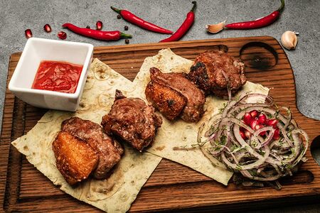 Шашлык из бараньих яблочек