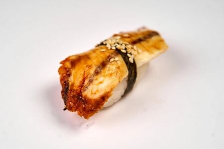 Суши с угрем