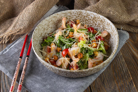 Салат Цезарь с креветкой