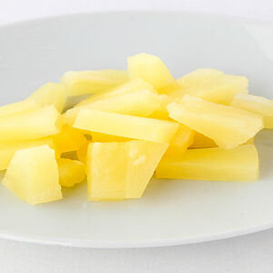 Ананас кусочками в сиропе