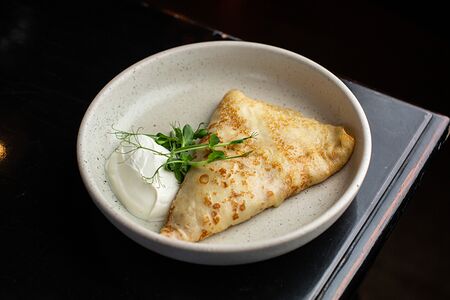 Блинчики с сыром и сметаной